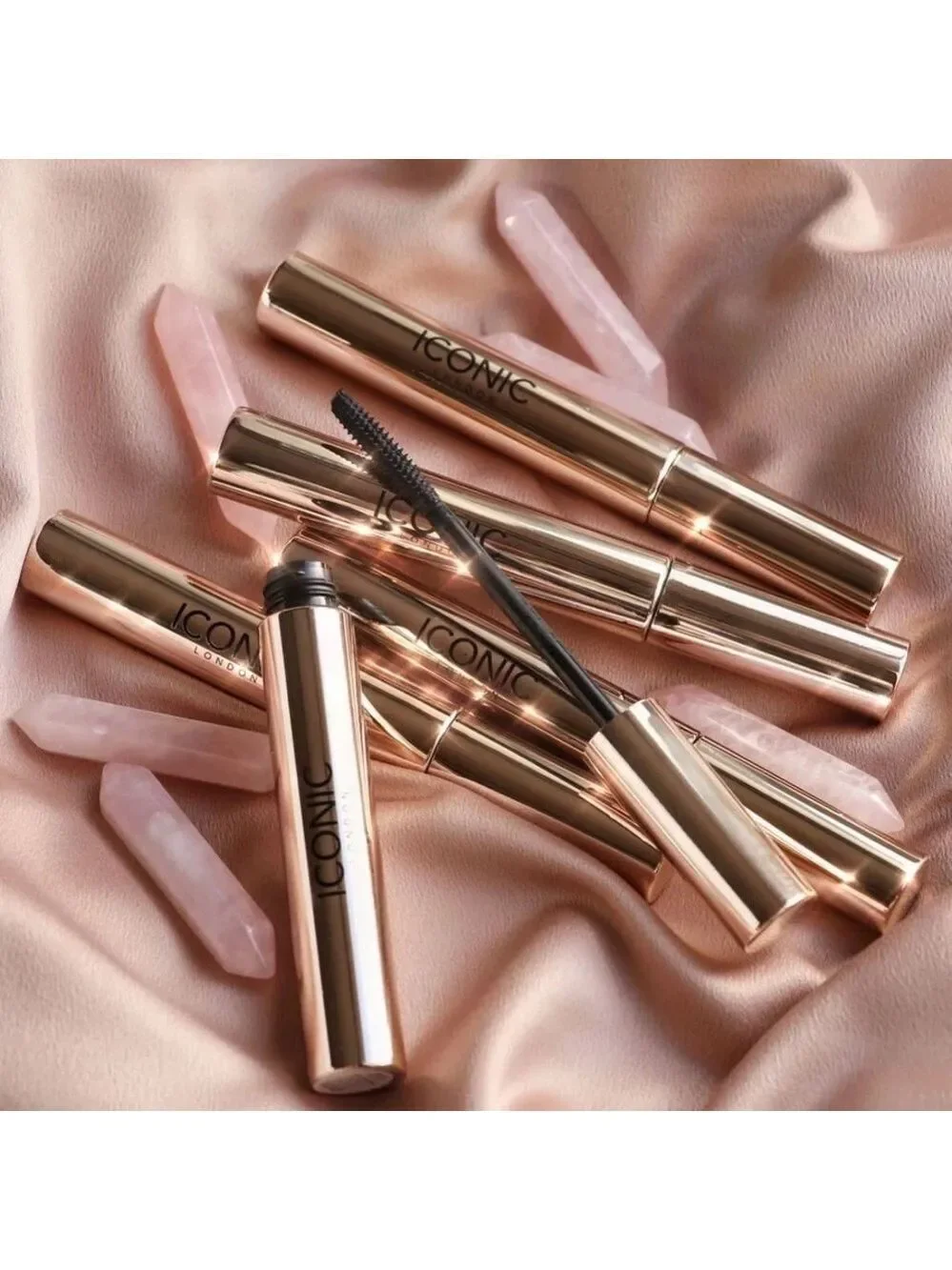 Iconic London Triple Threat Mascara in Black